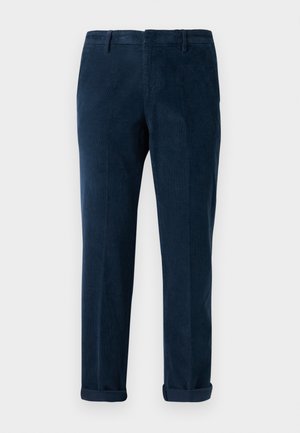 Dunkelblaue Cordhosen für Herren mit Gürtelschlaufen, seitlichen Taschen, vorderer Bügelfalte und gekrempelten Säumen.