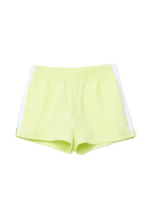 Pantaloncini sportivi color verde chiaro con strisce bianche laterali e cintura elastica, mostrati distesi su uno sfondo bianco.