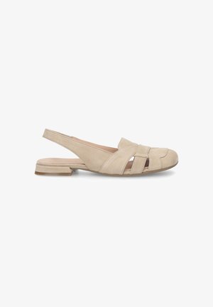 Chaussure plate slingback pour femme en daim beige avec bout rond fermé, côtés ouverts et petit talon bloc.