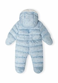 Lichtblauwe puffer sneeuwpak met een capuchon, met een driehoekig printontwerp en gewatteerde textuur. De achterkant heeft een lichte gather voor de pasvorm.
