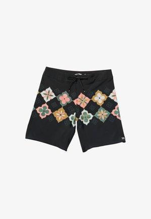 Pantaloni da bagno neri con un motivo floreale, caratterizzati da fiori nei colori pesca, verde teal e giallo. Presentano un elastico in vita con coulisse e un tessuto leggero.