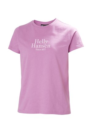 Różowa bawełniana koszulka z okrągłym dekoltem i krótkimi rękawami. Z przodu znajduje się biały napis "Helly Hansen Since 1877". Gładka tekstura.