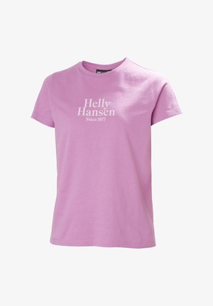 Różowa bawełniana koszulka z okrągłym dekoltem i krótkimi rękawami. Z przodu znajduje się biały napis "Helly Hansen Since 1877". Gładka tekstura.
