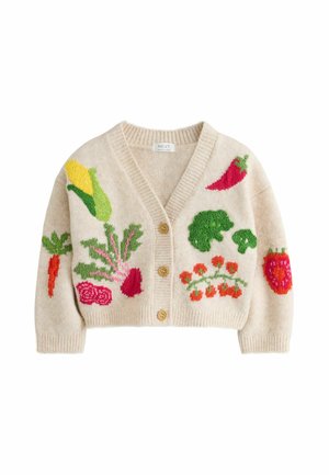Beige cardigan med V-udskæring og knapper, dekoreret med farverige broderede grøntsager, herunder majs, gulerod, radise, broccoli, chili, tomat og jordbær.