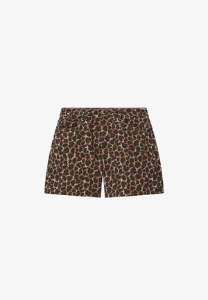 Short en jean à motif léopard avec poches avant, passants pour ceinture et fermeture par bouton, posé à plat sur fond blanc.