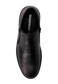Scarpa nera in pelle slip-on con cerniere laterali e punta arrotondata, con il marchio "VALLEVERDE" all'interno della soletta.