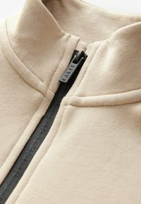 Baker by Ted Baker FUNNEL ZIP NECK AND JOGGERS SET- REGULAR FIT - Melegítő - stone