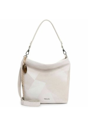 Kremfarvet skuldertaske med tekstur, aftagelig rem, metalspænder og dekorativ brun vedhæng på siden.