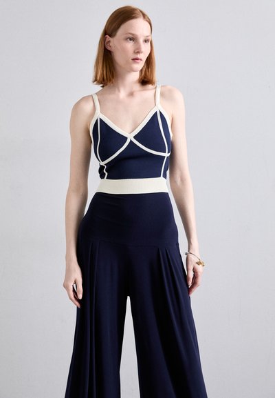 Norma Kamali HIGH WAIST PLEAT PANT - Pantalon classique - true navy