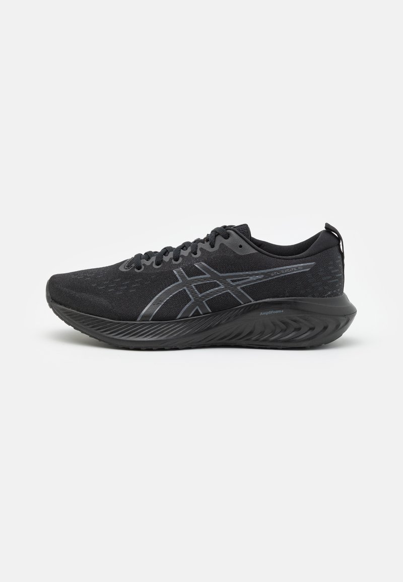 Sapatos desportivos pretos com um upper em malha texturizada, apresentando um logo cinza e atacadores, uma entressola acolchoada e uma sola texturizada para maior aderência.
