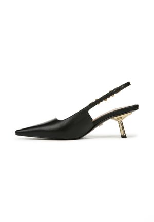 Scarpa slingback in pelle nera con punta affusolata, tacco sottile, taglio laterale e dettagli decorativi in oro sul cinturino.