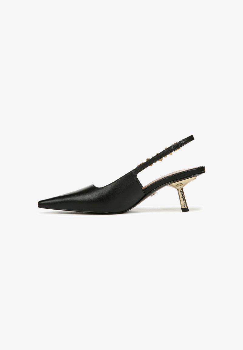 Scarpa slingback in pelle nera con punta affusolata, tacco sottile, taglio laterale e dettagli decorativi in oro sul cinturino.