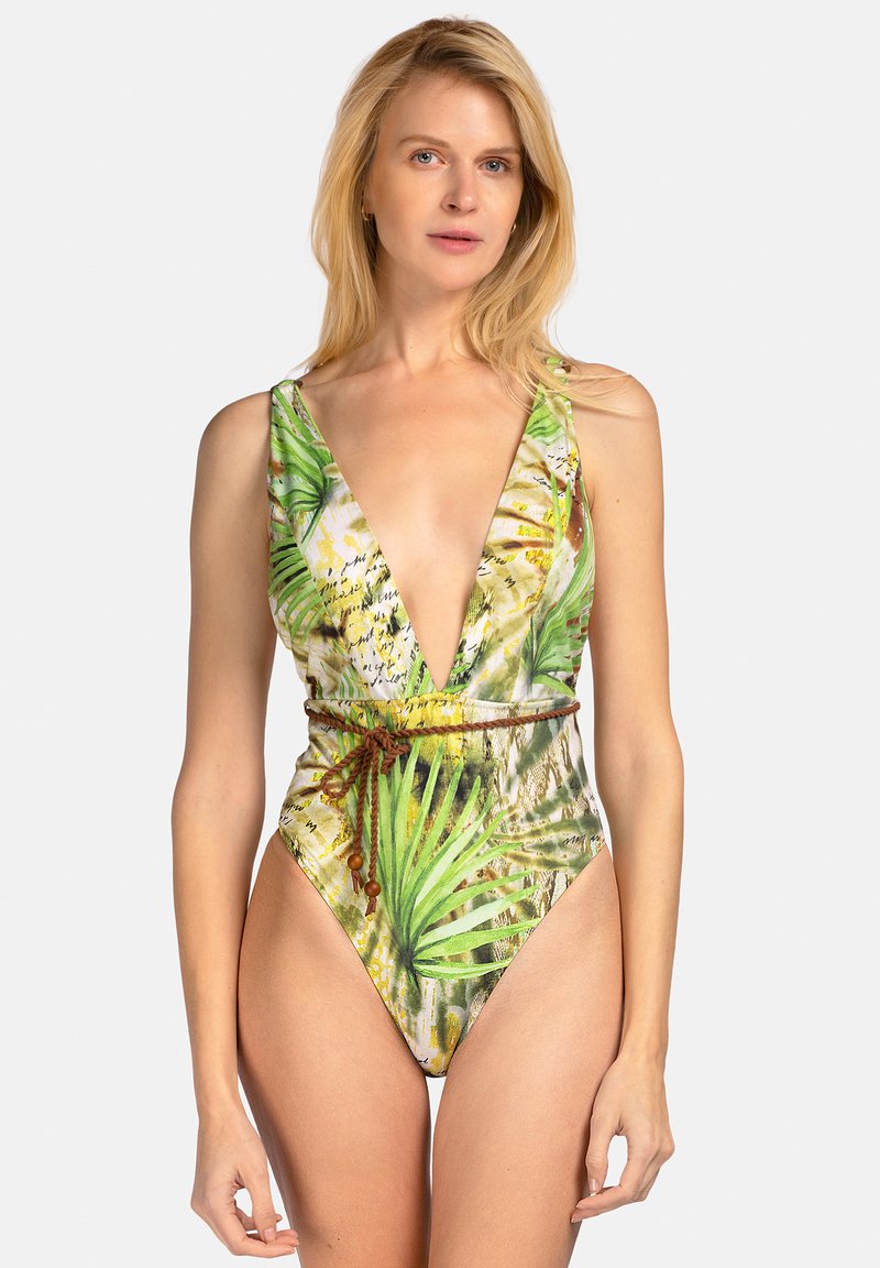 Jednoczęściowy strój kąpielowy w żywy, tropikalny wzór z zielonymi i żółtymi odcieniami, głębokim dekoltem w kształcie litery V, wysokimi nogawkami i wiązanym paskiem w talii.