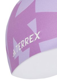 Fialová plavecká čiapka s geometrickým vzorom v svetlejších odtieňoch, s hladkým povrchom a výrazným bielym logom "TERREX".