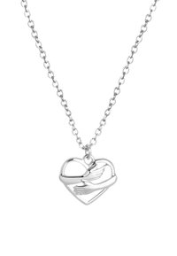 Zilveren ketting met een hart hanger omarmd door twee handen. De ketting bestaat uit onderling verbonden ronde schakels.