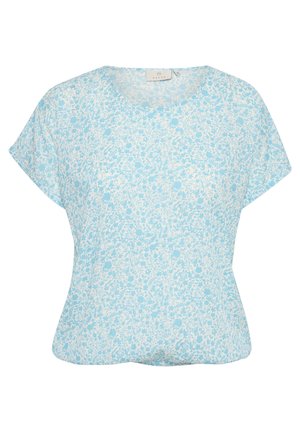Jasnoniebieska bluzka z krótkim rękawem w kwiatowy wzór, uszyta z miękkiego materiału. Posiada okrągły dekolt oraz luźny krój, z delikatnymi białymi kwiatowymi wzorami.