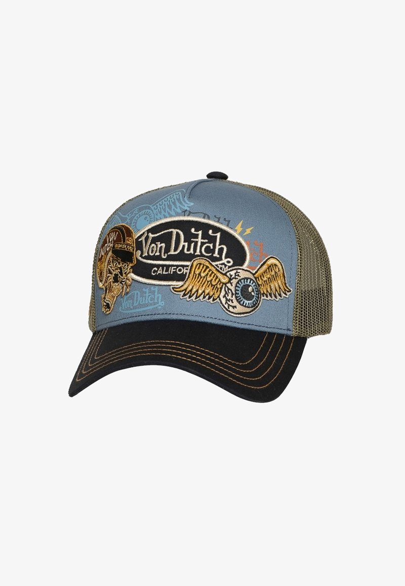 Casquette trucker Von Dutch bleu et noir avec un dos en mesh, ornée de patchs avec un œil ailé et un crâne, ainsi que le nom de la marque et le logo brodés.