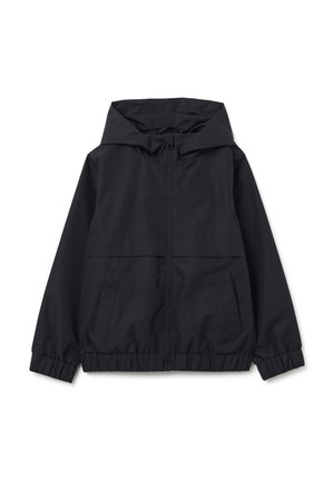 Veste légère noire avec capuche, fermeture éclair à l'avant, poignets élastiques et deux poches latérales. Texture lisse, design minimal.