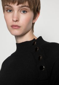 Morgan MERCI - Robe pull - noir