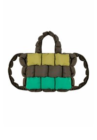 Gevoerde handtas met secties in olijfgroen, donkerbruin en teal. Dubbele handvatten met een gequiltde textuur en een ritsafsluiting aan de bovenkant.