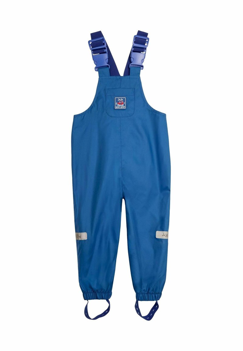 Salopette blu impermeabile con bretelle regolabili, polsini elasticizzati, accenti riflettenti e un logo quadrato sul petto. Tessuto leggero.
