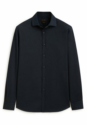 Schwarzes Hemd mit langen Ärmeln, Kragen, Knopfleiste vorne und mit Knöpfen versehene Manschetten, präsentiert vor weißem Hintergrund.