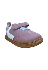 Zapatillas moradas para niños con cordones azul claro, tira lateral blanca, cinta de velcro y suela de goma marrón texturizada.
