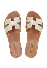 Goldfarbene, metallische Riemchensandalen mit einem ausgeschnittenen Kreuzdesign. Beige Lederfußbett mit dekorativen Nähten und Markenlogo auf der Innensohle.