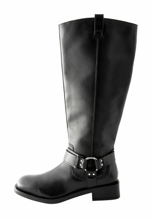 Mustat nahkaiset polven yli ulottuvat saappaat, joissa on pyöreä kärki, tasapohja ja piristehakasvun yksityiskohta. Sileä pinta, joka on hieman kiiltävä.