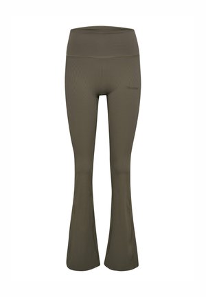 Olivgrüne, hoch taillierte, ausgestellte Leggings mit glatter Textur und dezentem Markenlogo am linken Oberschenkel, vor weißem Hintergrund dargestellt.