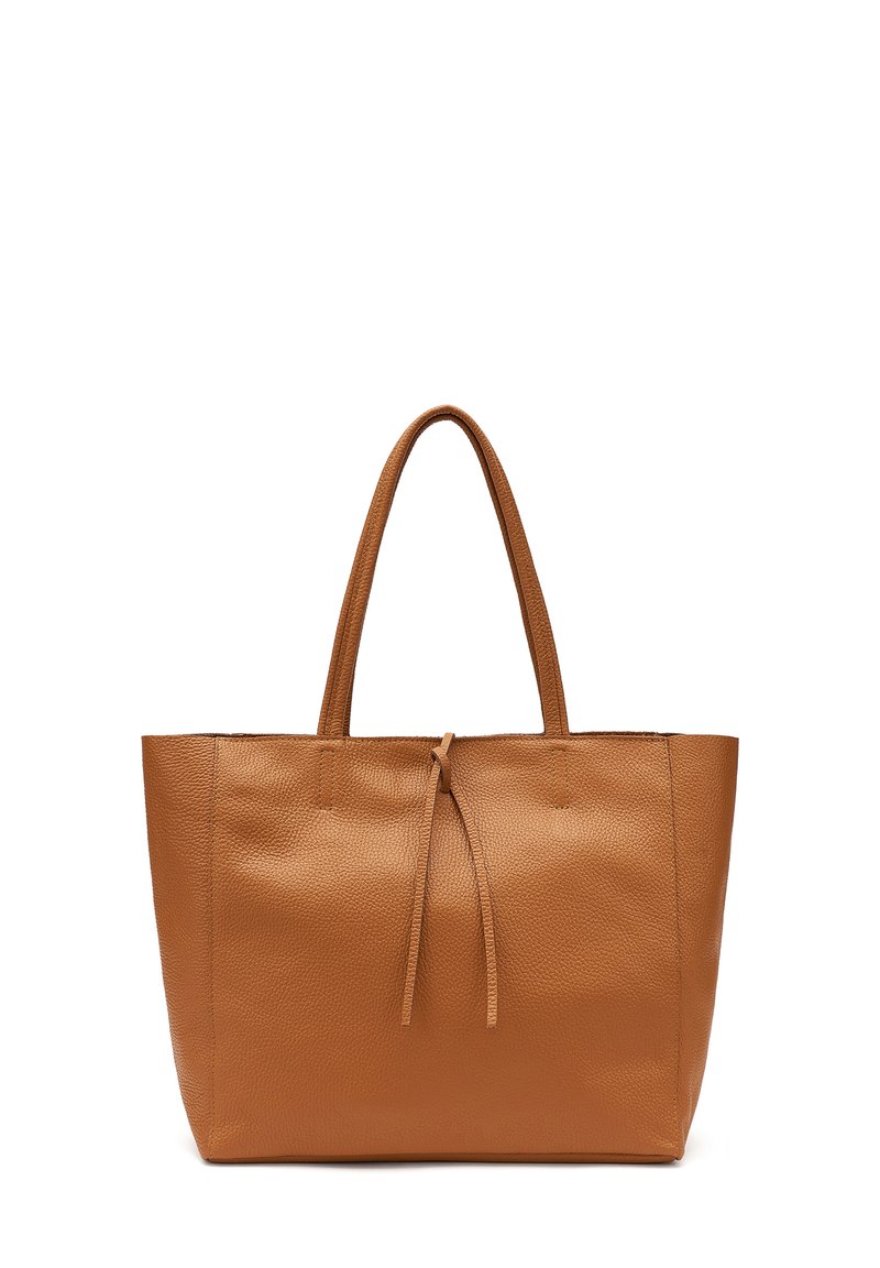 Borsa a mano in pelle marrone con due manici lunghi, caratterizzata da una finitura testurizzata e un dettagli in pelle legato al centro nella parte superiore.