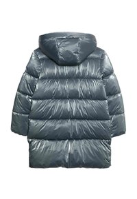 Puffjakke med en blank, mørkegrå finish, vandret quiltet mønster, hætte og knælangt design.