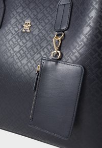 Tommy Hilfiger DISTINCT SATCHEL MONO SET - Håndtasker - blue