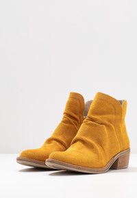 Tamaris Botines bajos - yellow