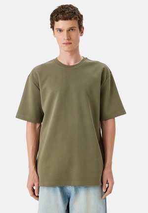 - T-shirt basic