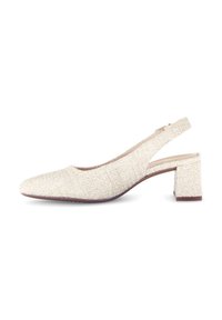 Slingback schoen in off-white textiel met een lage blokhak. Heeft een spitse neus en een verstelbare riem voor een veilige pasvorm.