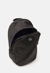 Calvin Klein Jeans METAFORMS ROUNDED - Zaino - black