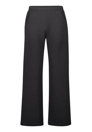 Czarne spodnie o szerokich nogawkach wykonane z miękkiego materiału, z bocznymi kieszeniami ozdobionymi małymi ćwiekami dla dodatkowego efektu.