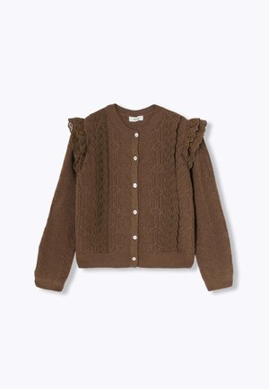 Cardigan en tricot marron avec une texture à motif, présentant des accents froncés sur les épaules et une fermeture à boutons sur le devant. Matériau doux et chaud.