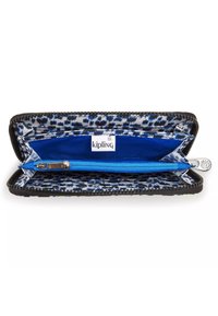 Portafoglio nero con fodera leopardata blu, dotato di una tasca con zip blu e etichetta "Kipling". Esterno testurizzato con chiusura a zip.