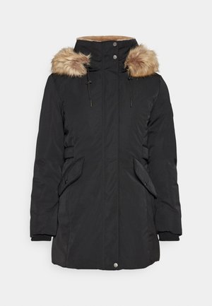 Parka nera isolata con cappuccio rifinito in pelliccia, dotata di chiusure a scatto, tasche laterali e polsini a coste per calore e protezione.