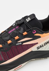 Salomon GENESIS  - Løpesko for mark - bird of paradise/black/almond milk
