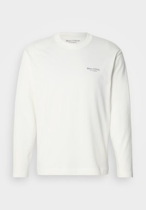 Wit katoenen shirt met lange mouwen en ronde hals, met een klein marineblauw logo op de borst. Gladde textuur en regular fit.