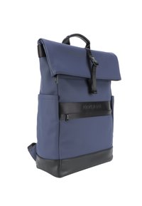Mochila azul marino hecha de material sintético, con cierre tipo enrollable, detalles en negro, bolsillo frontal con cremallera y correas ajustables.