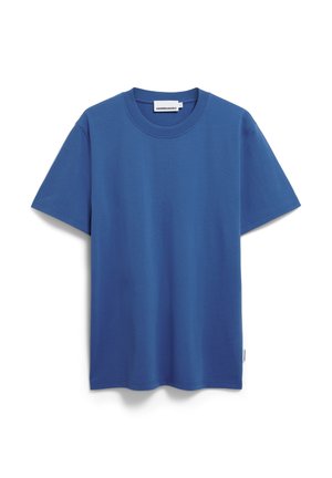 Kurzarm-T-Shirt mit Rundhalsausschnitt aus einfarbigem königsblauem Baumwollstoff mit glatter Textur und einem kleinen Etikett an der unteren Seitennäht.