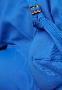 Unselected, blue