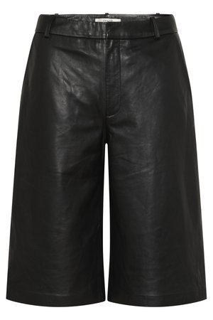 Shorts en cuir noir jusqu'aux genoux avec passants de ceinture et fermeture avant dissimulée.