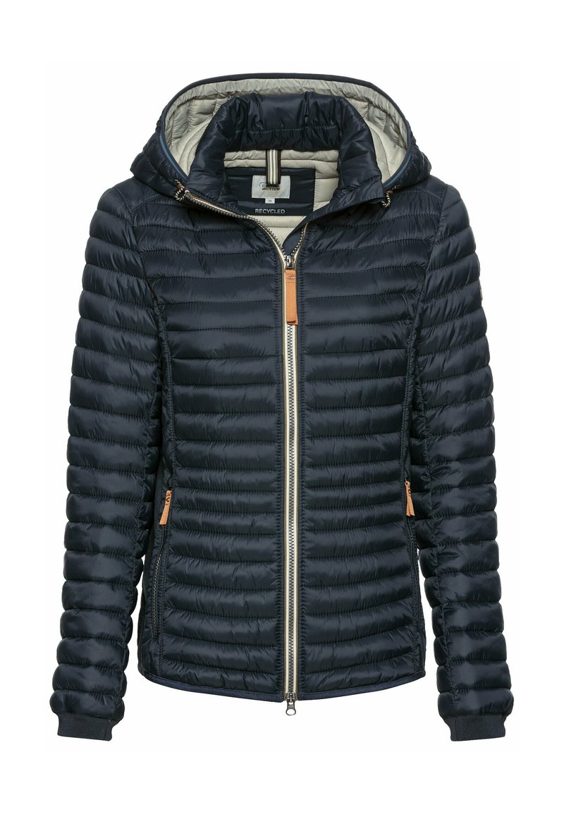 Navyblaue, gesteppte, kapuzenjacke mit durchgehendem Reißverschluss, beiger Innenfutter und seitlichen Taschen mit Reißverschluss und hellbraunen Zuglaschen.