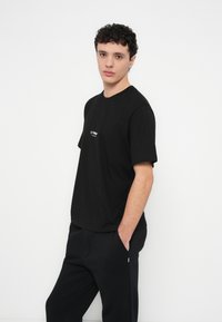 Jack & Jones ESOHO TEE CREW NECK - Basic póló - black