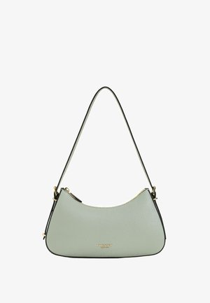 Borsa in pelle verde con design curvo, rifiniture nere a contrasto, hardware dorato e chiusura con zip. Presenta il nome del marchio impresso sul davanti.